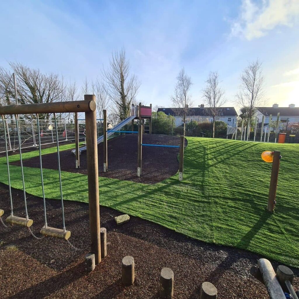 Schools-Grass-Gaelscoil-Dara